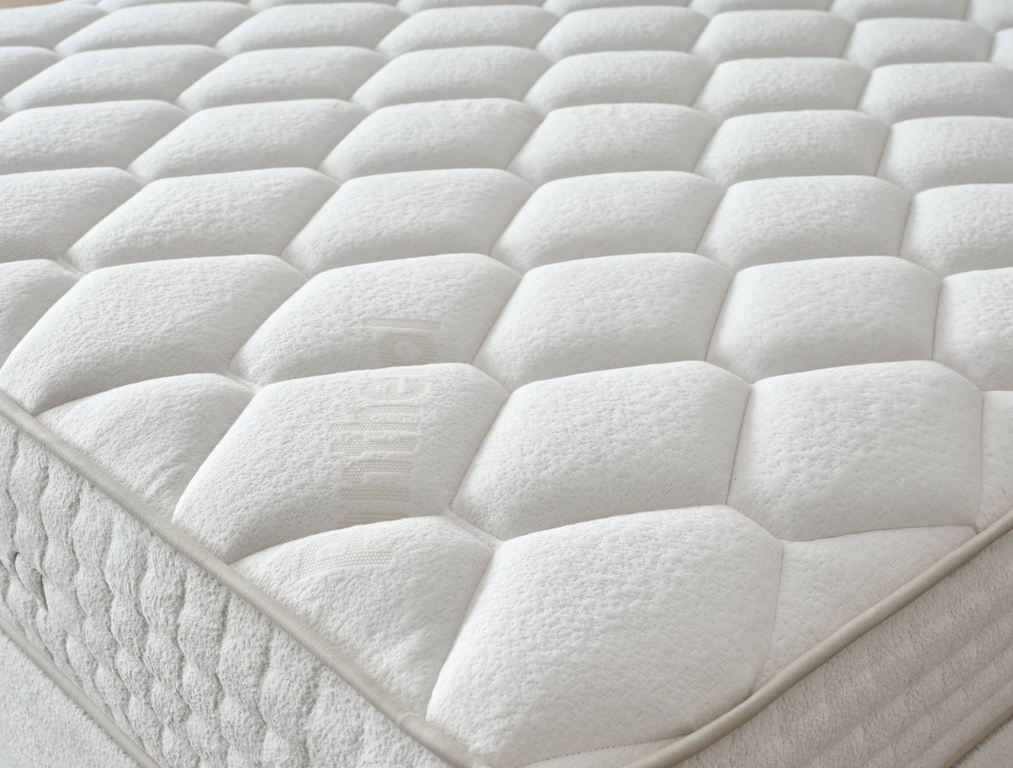 Boxspringbett Panthenol - Für tiefen Schlaf & frische Energie - Creme