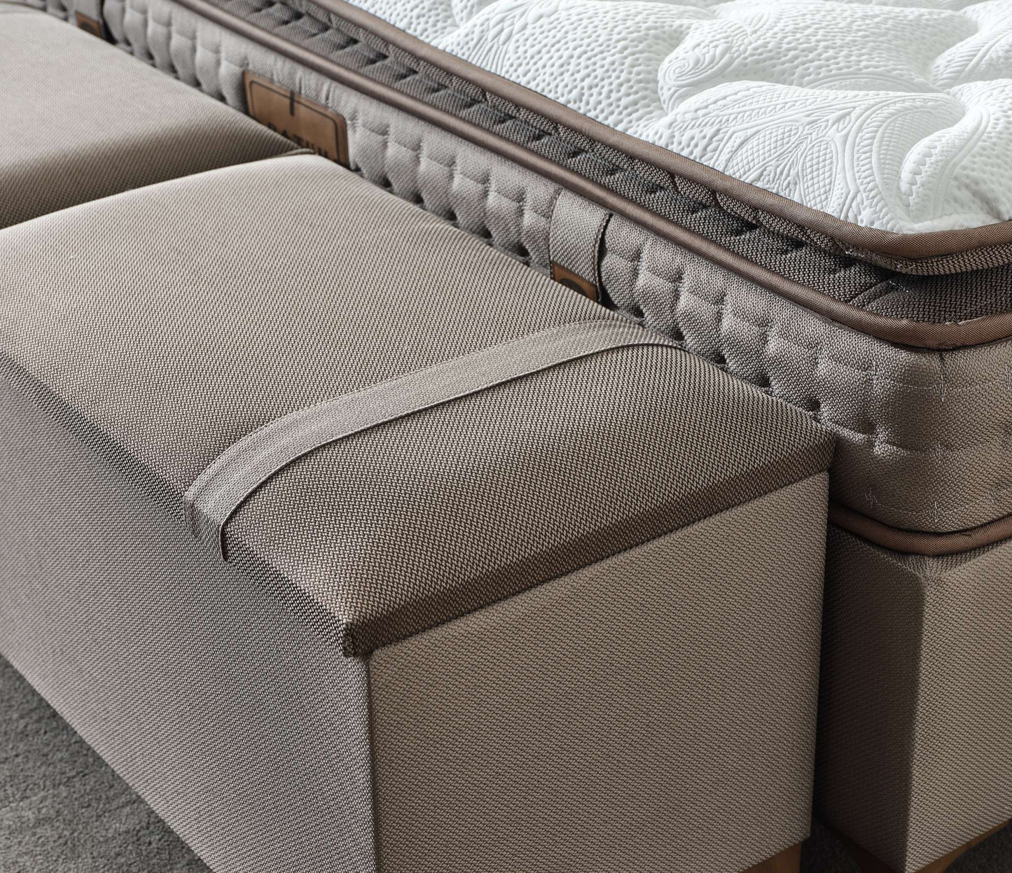 Boxspringbett Batum - Eleganz trifft Komfort - Taupe-Braun