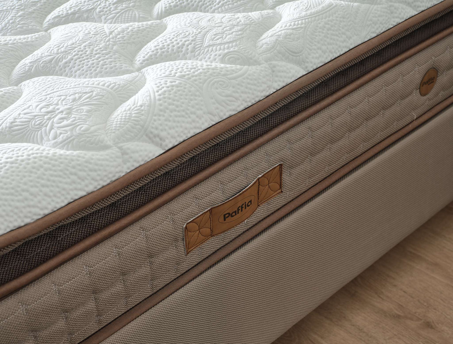 Boxspringbett Batum - Eleganz trifft Komfort - Taupe-Braun